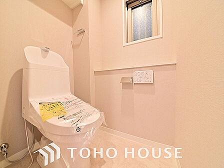 トイレには快適な温水洗浄便座付