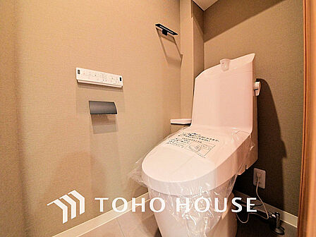 トイレには快適な温水洗浄便座付