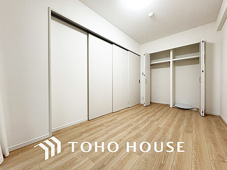 シンプルですっきりとした室内は飽きのこない居心地の良い雰囲気です