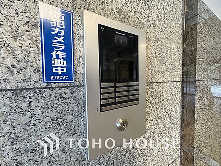 エントランスはオートロック完備で安心のセキュリティ