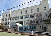 神戸市立稗田小学校（114m）