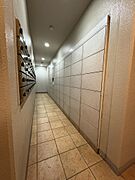 忙しい方のための宅配ボックス。住戸に加えて数も多いのでみなさんにご利用いただいております！