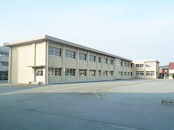 画像18:松阪市立花岡小学校（1006m）