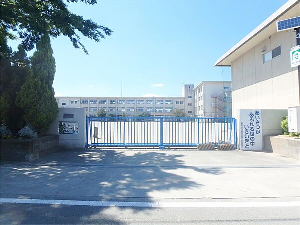 画像18:松阪市立第三小学校（361m）