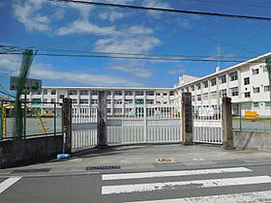 画像16:松阪市立松江小学校（1857m）