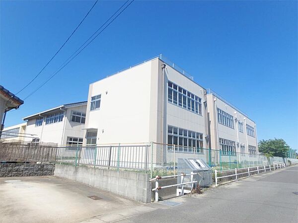 画像17:松阪市立天白小学校（1650m）