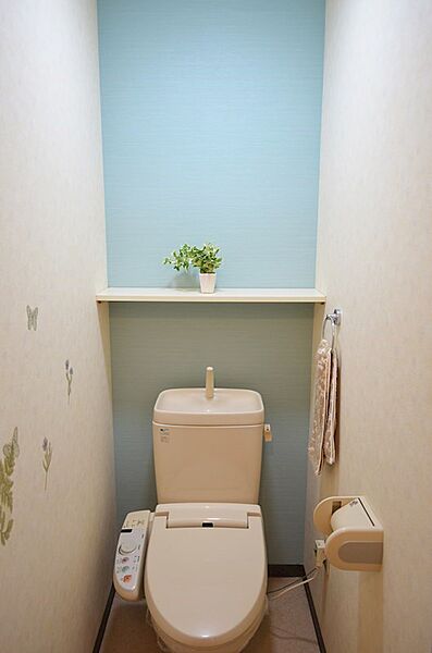 トイレ：気分が上がる明るいトイレ、シャワートイレ付（イメージ）