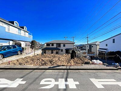 外観：【外観】流行に左右されず将来にわたって価値が継続する佇まい！良好な住環境が保たれたエリアで新生活を！ 