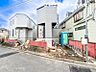 外観：【外観】閑静な住宅地で子育て世帯の方はきっと喜んで頂ける環境。毎日のお散歩も快適な緑に恵まれたエリア