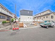 【外観】開放感のある現地で前面道路より少し高くなっております。プライベート感も保たれます！ぜひ見学を 