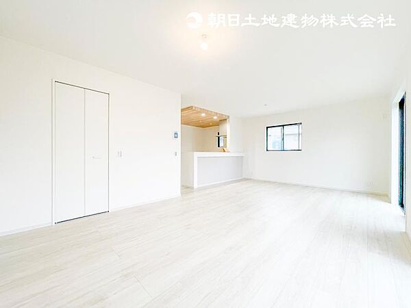 リビング/ダイニングを拡大表示