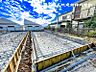 外観：【現地外観】只今建築中ですがモデルハウスがございます。現地の環境からご確認ください 