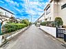 外観：【外観】毎日のお散歩も楽しく緑に恵まれた静かな住宅となります。伸び伸びスローライフを叶えてくれます。 