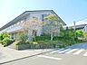 周辺：平戸幼稚園　約360ｍ　住宅街の一角にあり交通量は多くないので安心です。送迎バスも運行しています
