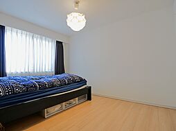 柱が無く家具配置のしやすい約6.5帖の洋室