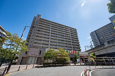 外観：2000年1月竣工です。
