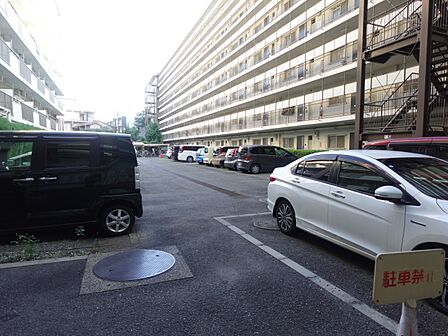 敷地内駐車場（2026年8月25日現在空き無し、月額18000円）