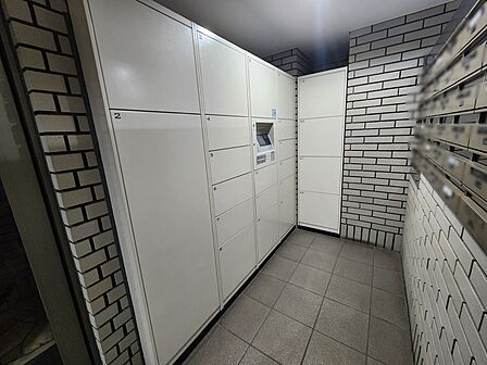 不在時にも荷物の受け取りが可能な宅配ボックス