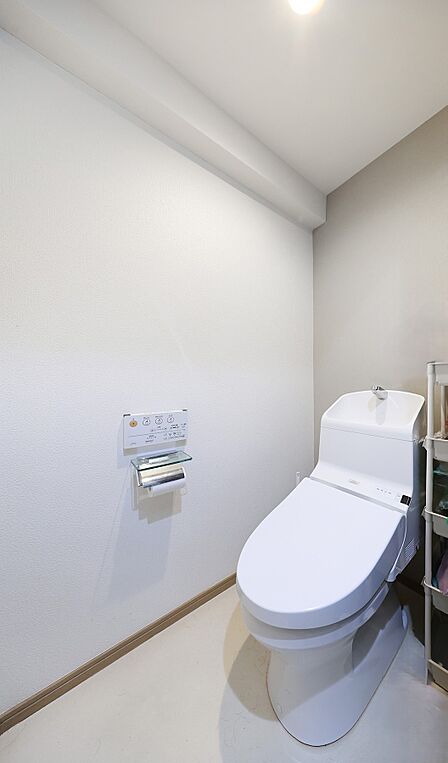 温水洗浄便座完備のトイレスペース