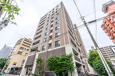 外観：3駅2沿線利用可・地上11階建て10階