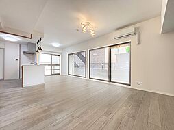 ユニーブル栄イースト 3LDKのリビング/ダイニング