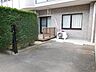 その他：専用庭と駐車場（使用料月額：8000円）