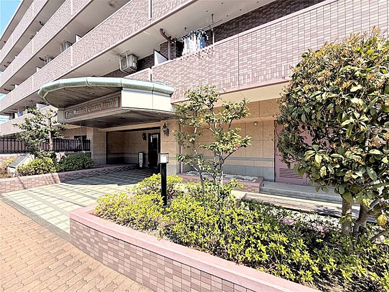 重厚感のある建...