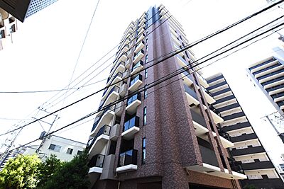 外観：タイル張りで重厚感のある外観