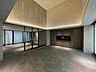 エントランス：二層吹抜けのエントランスホール