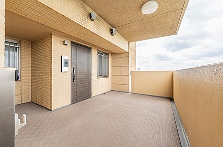 エスコートポーチ (約15.0平米、使用料無償)