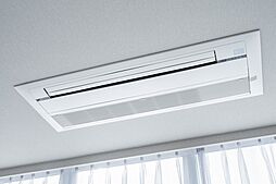 リビングは空間をすっきり魅せるカセットエアコンを新規設置してます