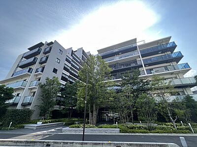 外観：10階建・総戸数200戸のビックコミュニティ