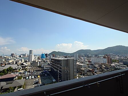 バルコニーからの眺望(眺望は永続的に保証されるものではありません)