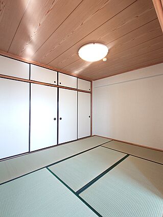 リビング横の和...