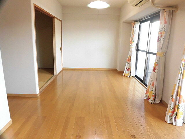 リビング/ダイニング サーパス高須第3 4階/-