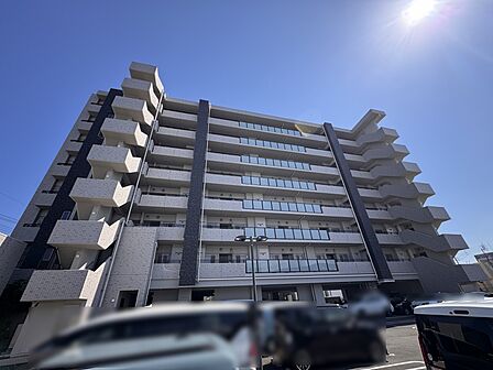 北側より撮影、外観