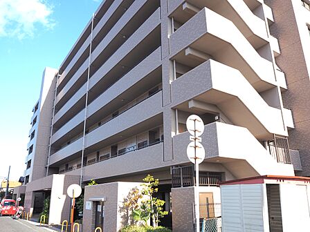 南西方向からの外観です