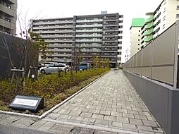 エントランスへのアプローチ