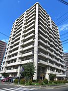 角地に建つマンション　（地上14階建て、総戸数132戸）