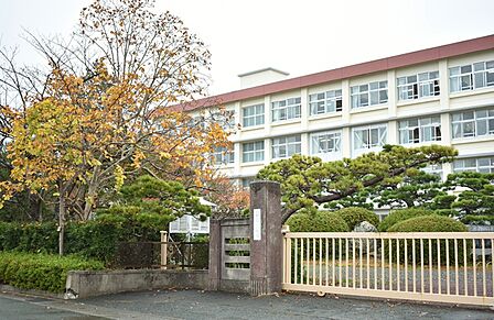 与進小学校(220m)