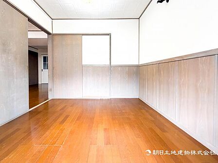 【居室】ナチュラルな木目と上品な色合いが魅力的な居住スペースは、住む人の心を自然とおだやかにします。