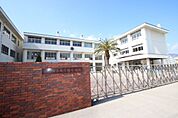 小学校「広島市立楽々園小学校まで1553ｍ」