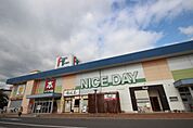 ショッピングセンター「ファミリータウン楽々園まで50ｍ」