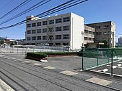 中学校「東広島市立西条中学校まで1257ｍ」