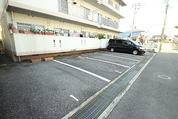 画像15:駐車場