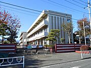 新宿小学校まで約750ｍ
