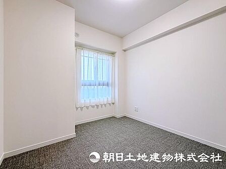 住まう方の生活スタイルに合わせて自由に使える居室。家具やインテリアで自分らしい空間づくりを楽しめます。