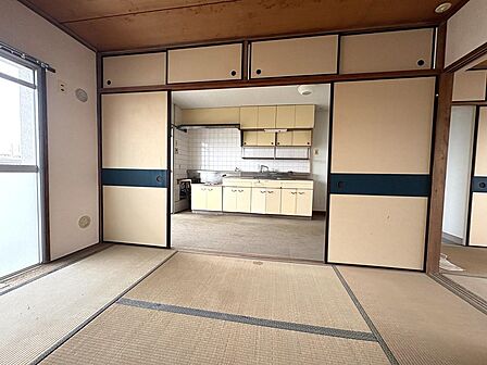 【室内】3DKの間取り。和室が3部屋あります。