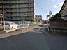 外観：前面道路含む現地写真