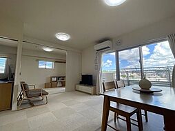 ワイズグレイスシティ古島 3LDKのリビング/ダイニング